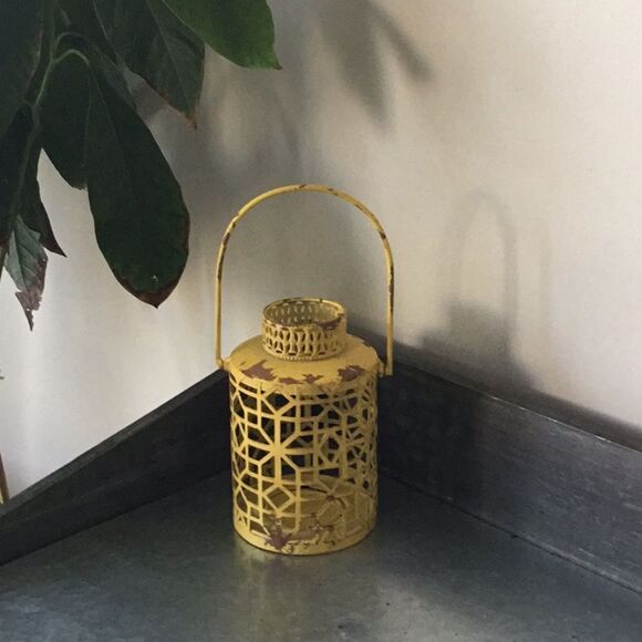Metal lamp with handle tea light cottagecore rustic geometric yellow - Picture 2 of 5